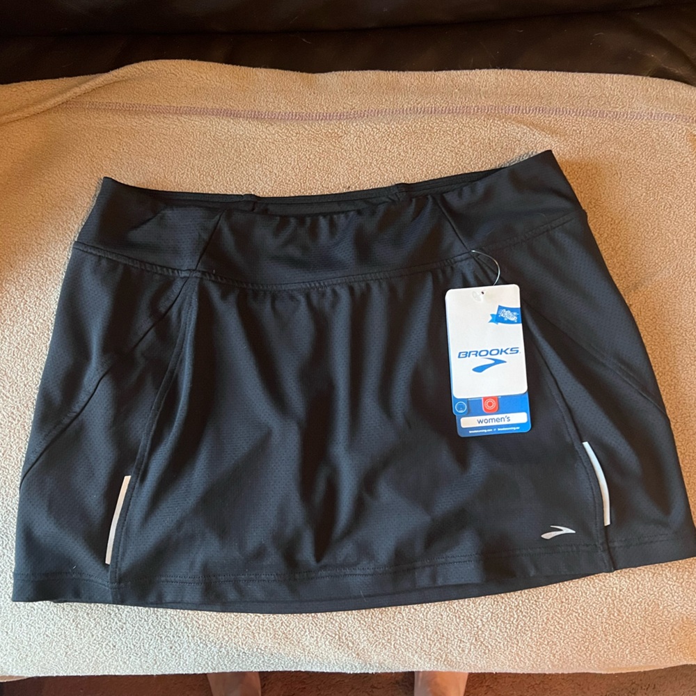 NWT Brooks Women's Black Running Skort